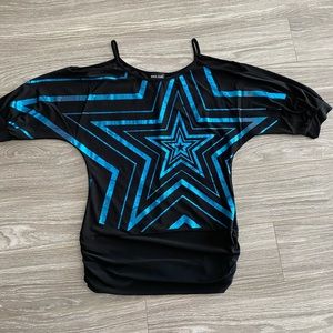 90’s shoulder cut own star top